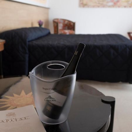 Hotel Capital Campagna Bagian luar foto