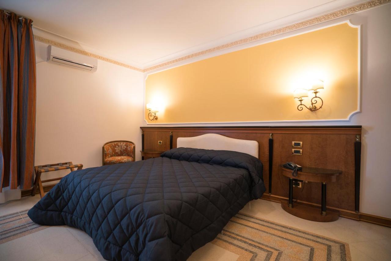 Hotel Capital Campagna Bagian luar foto