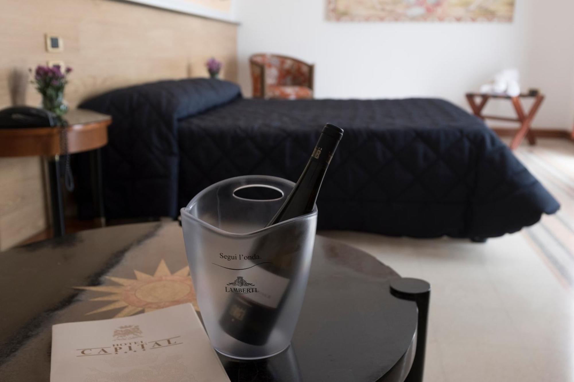Hotel Capital Campagna Bagian luar foto